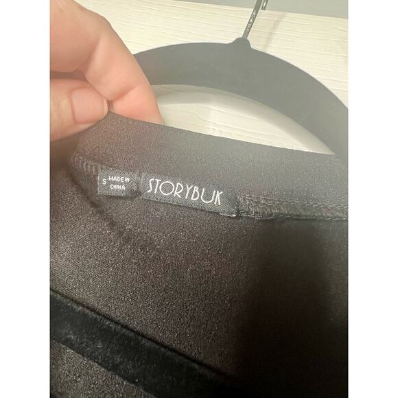 StoryBuk Black Pleated Button Up Sleeveless Tank Top Size Small - Picture 5 of 8